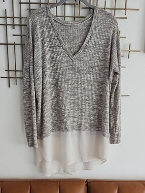 XL- Lush- Gray V-Neck Layered Hem Tunic